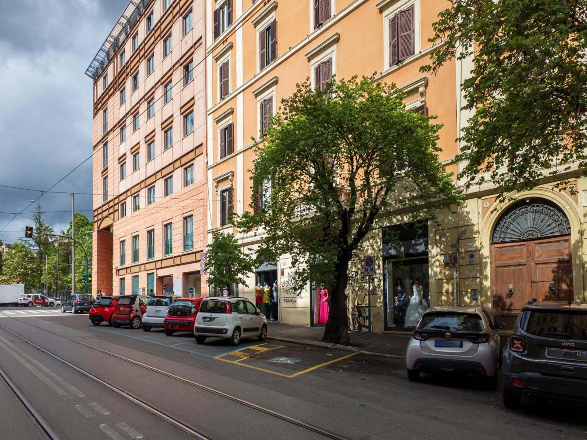 The Rent - Spacious One-bedroom Near Colosseum Rome